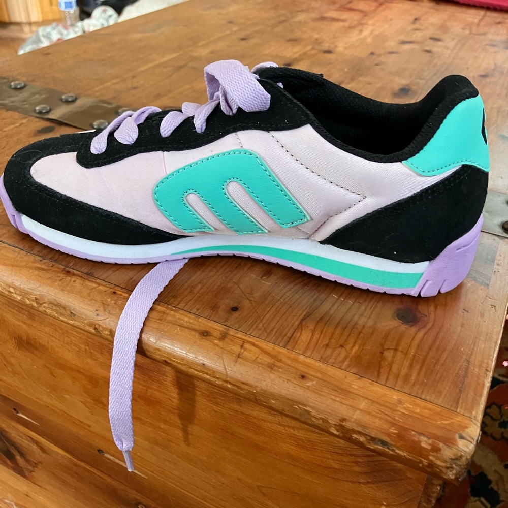 Kids Etnies Pastel Sneakers with leather Black and green Accents